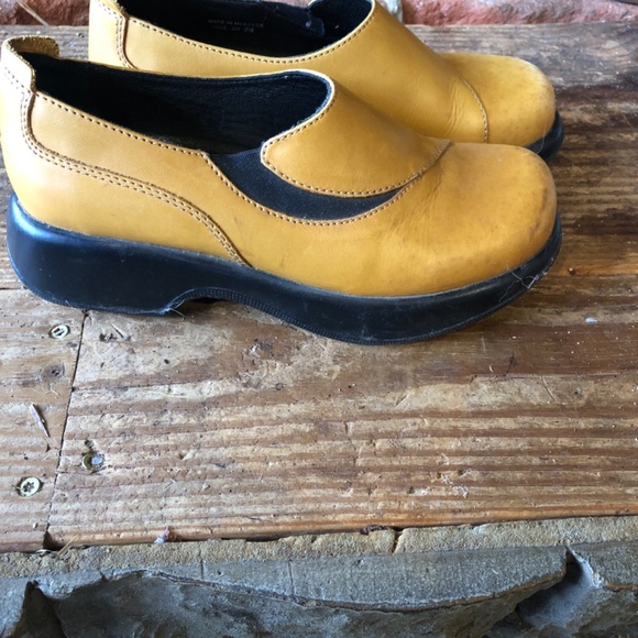 Dansko women’s shoes - Picture 2 of 6